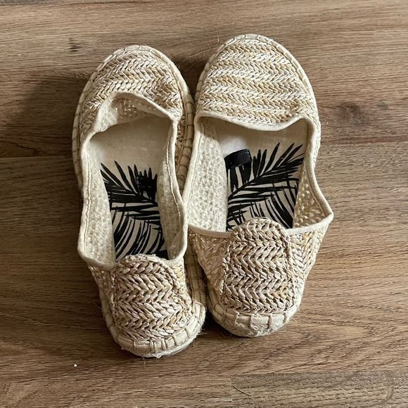 DV Dolce Vita Woven Espadrilles Slip on Loafers Flats Beige Tan Size 6 - Picture 3 of 5